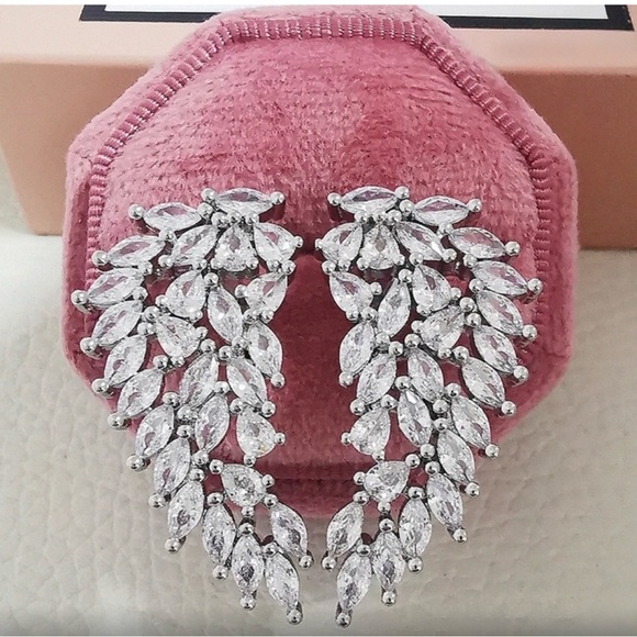 ๐๐ชฝAngel Wings Super Bling Silver Statement Ring w/ Simulated Diamonds - Picture 9 of 12